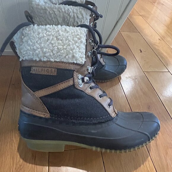 Tommy Hilfiger Shoes - Tommy Hilfiger Women's Winter Snow Boots - Size 8M